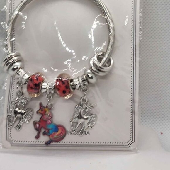 Brand New   Three Unicorn Bracelet - Picture 1 of 4